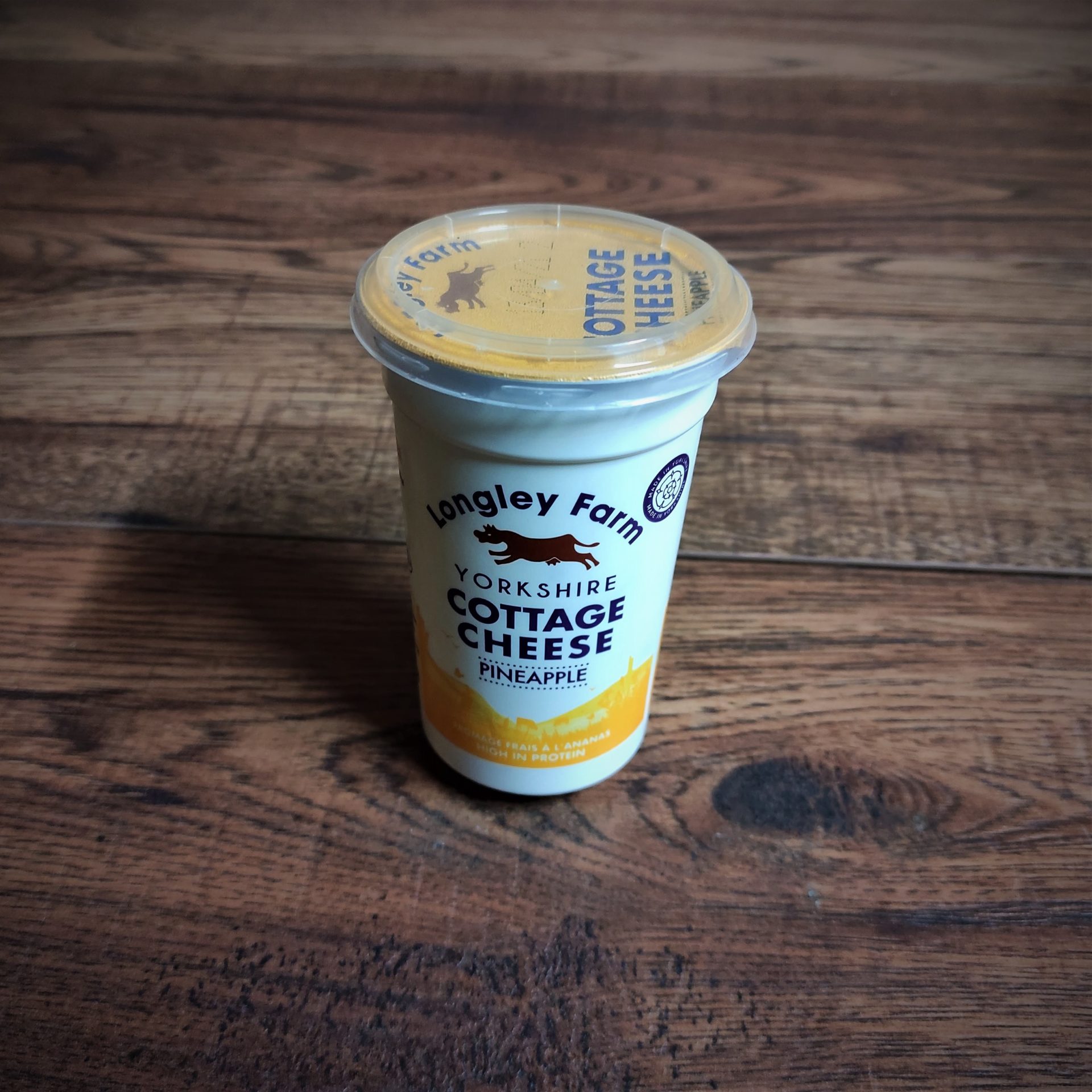 Cottage w-pineapple