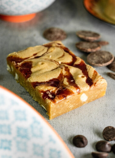 raspberry swirl blondie